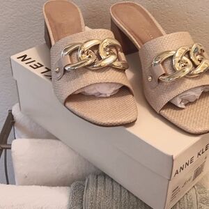 NEW Anne Klein RAFIA Sandals with Gold Chain Detail